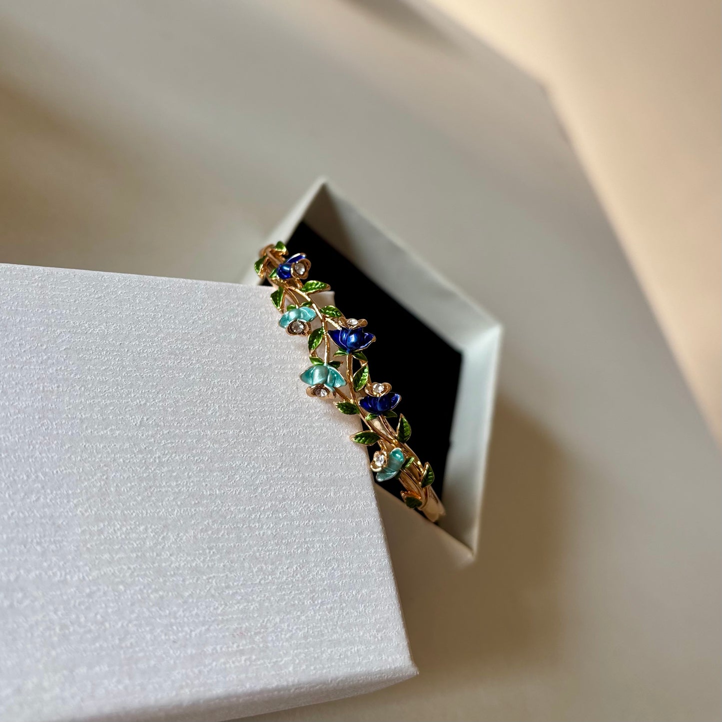 Dreamy blues Bangle