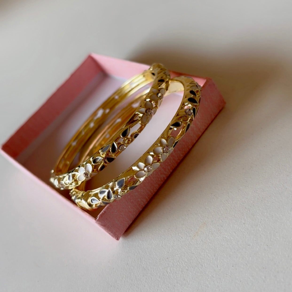 White Daisy Bangle Set (2) thin-medium wrist