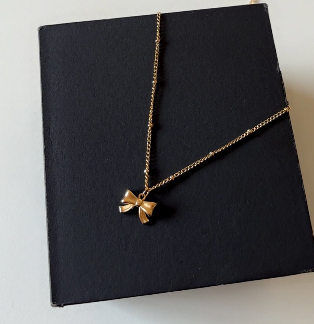 Tiny Bow necklace