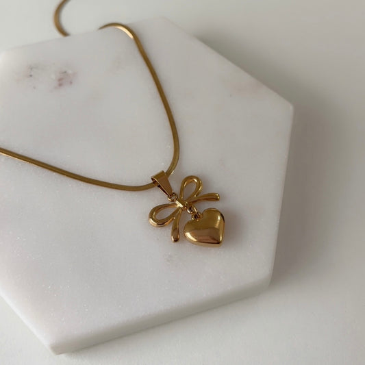 Pretty-me Bow Pendant Necklace
