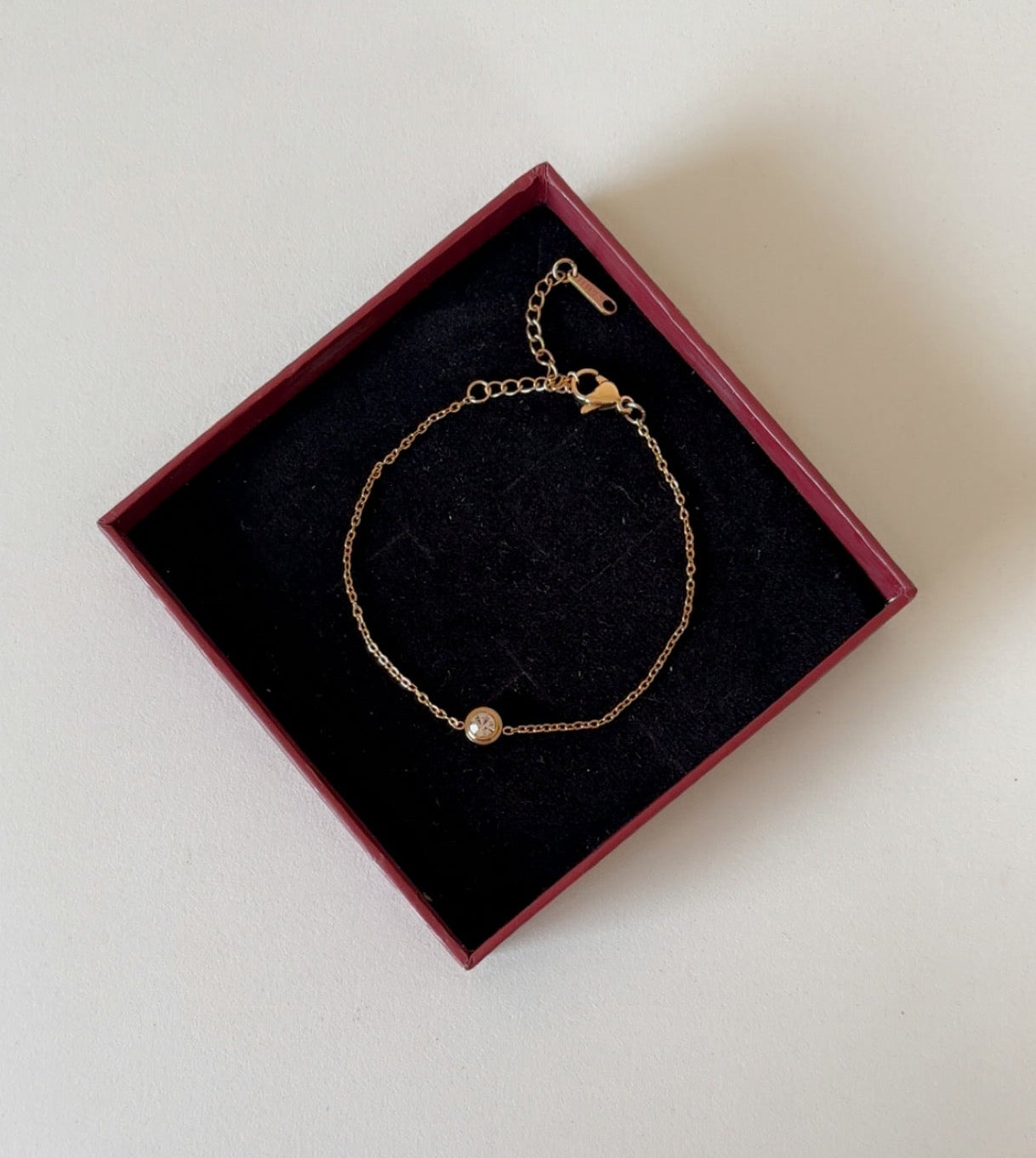 Single diamond minimal statement bracelet