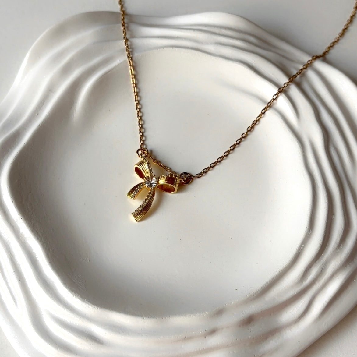 Pretty Bow Necklace
