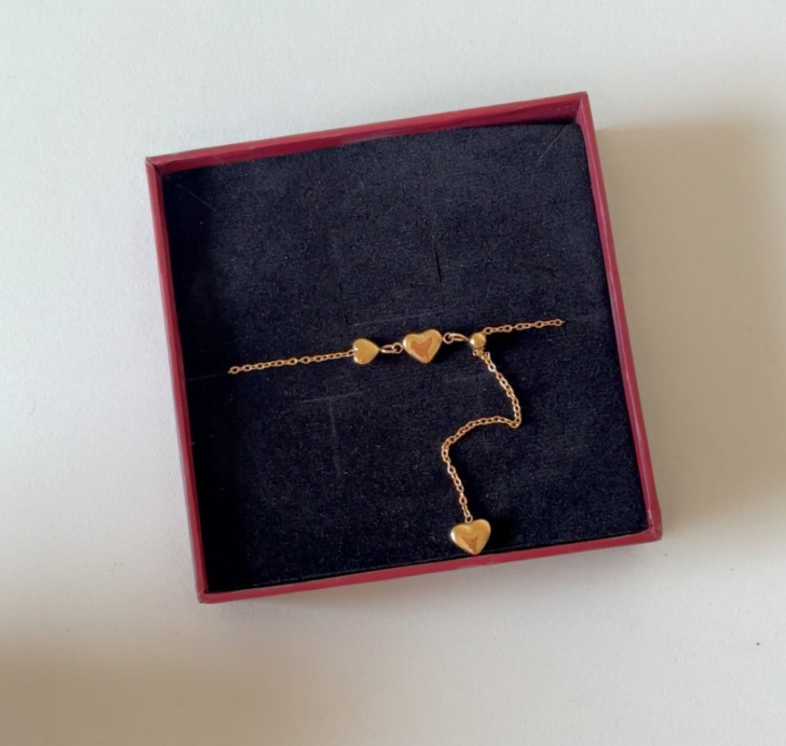 Minimal hearty bracelet
