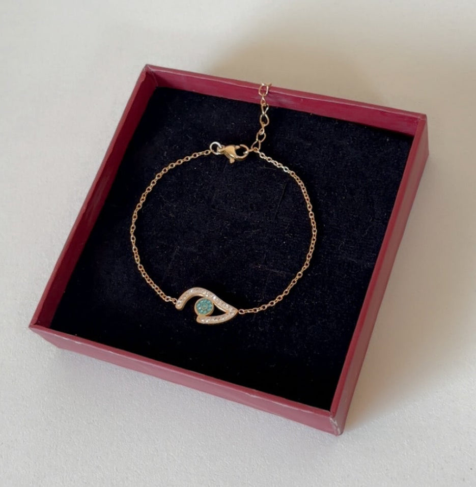 “All eyes on me” statement bracelet