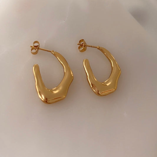 Wavy Elegant Hoop Earrings