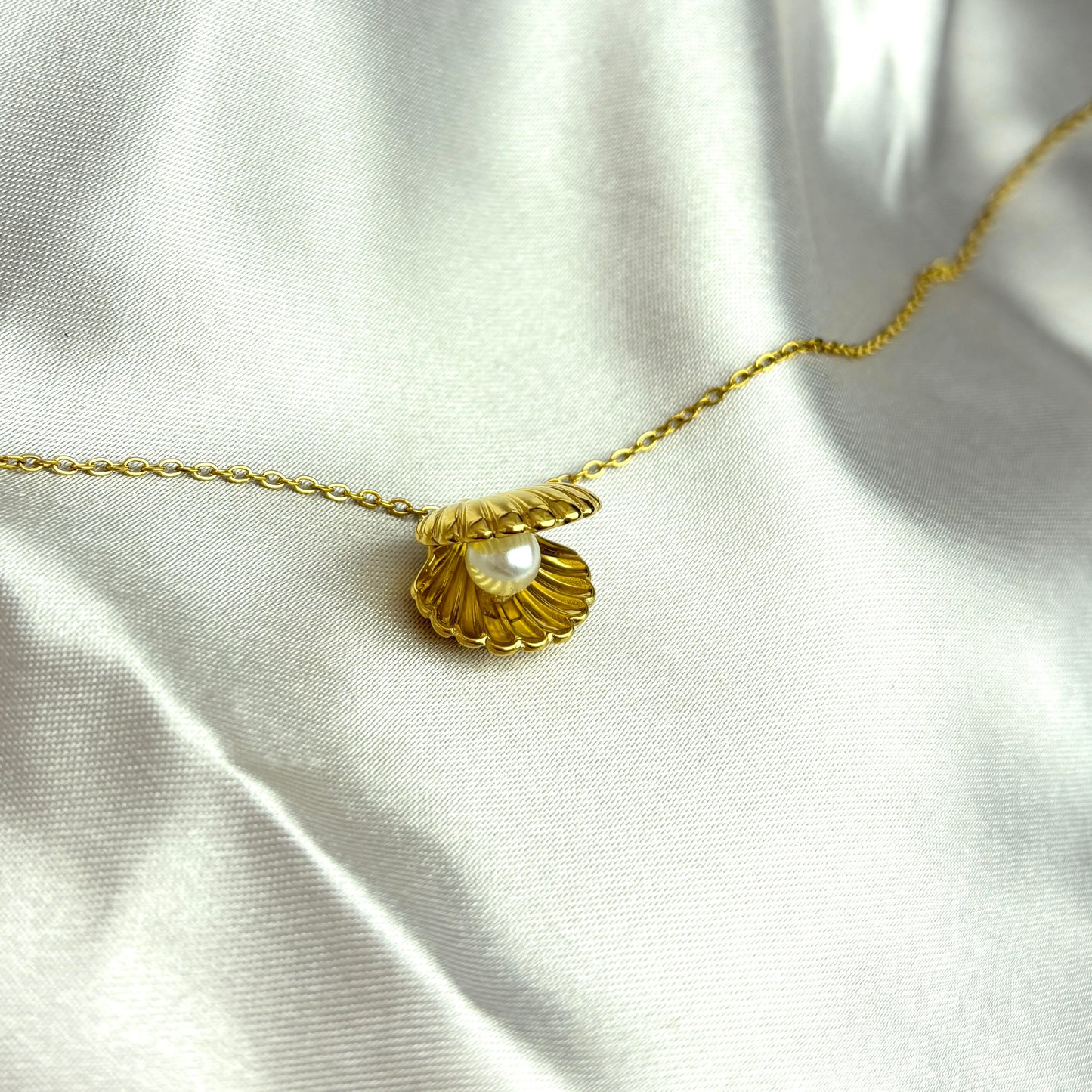 Shell Pearl Necklace