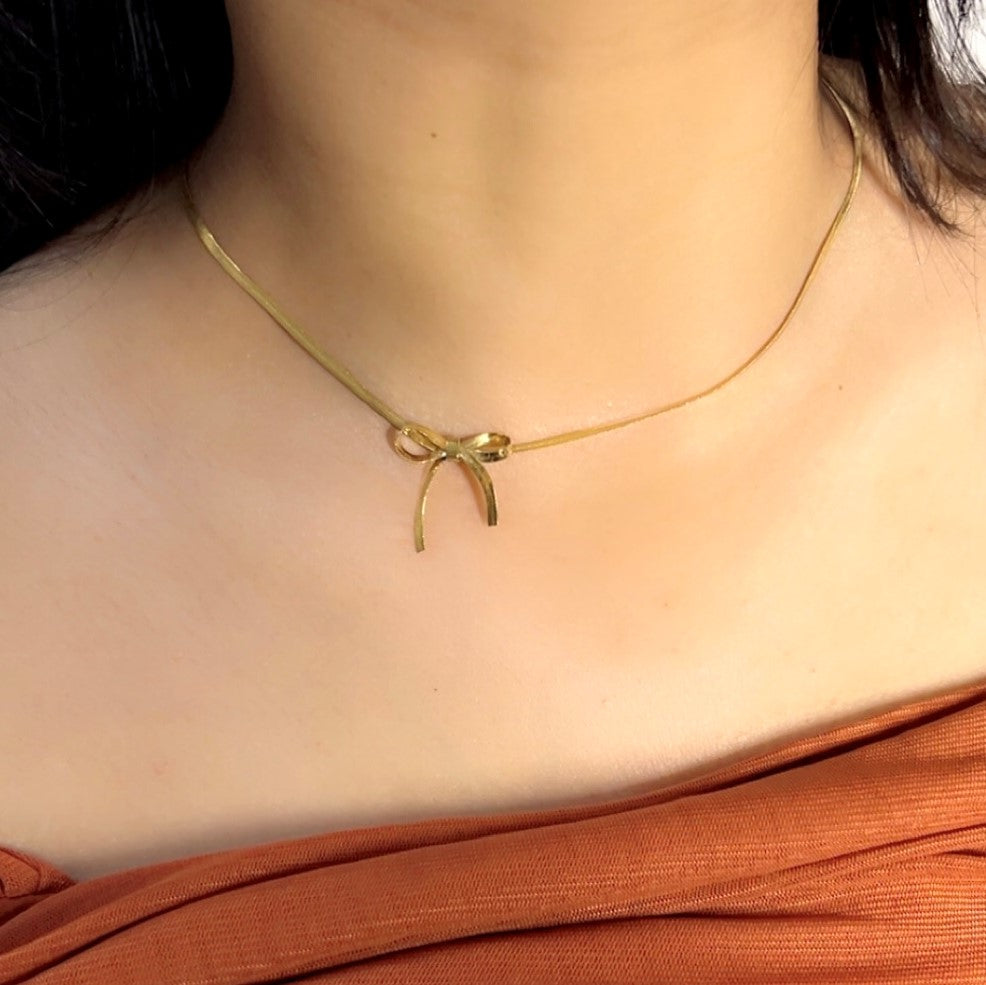 Thick Bow Necklace