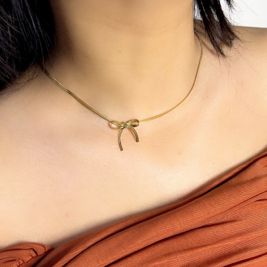 Thick Bow Necklace