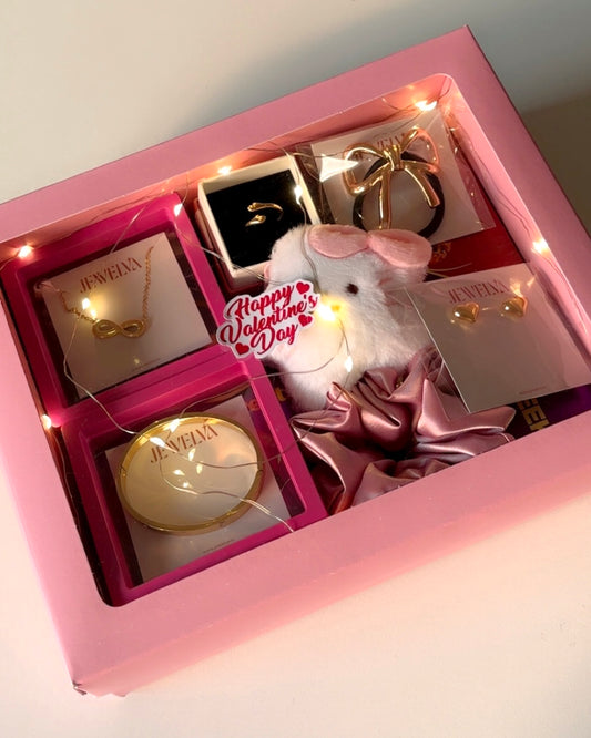 Jewelry + Accessories Hamper for her (without valentines tag)