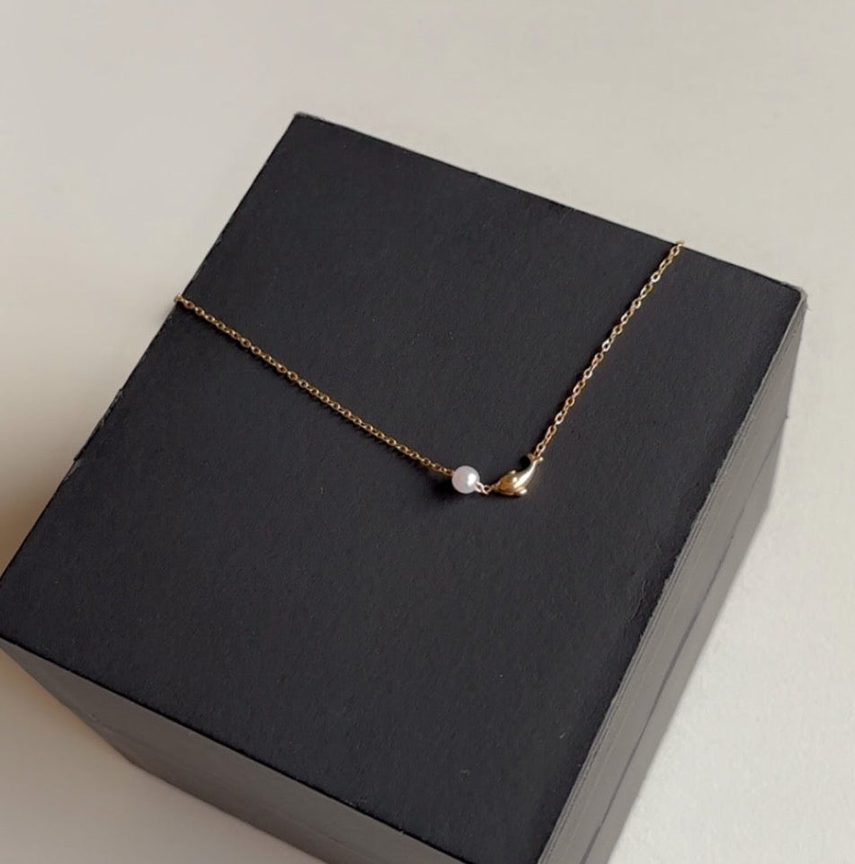Minimal dolphin and pearl Necklace