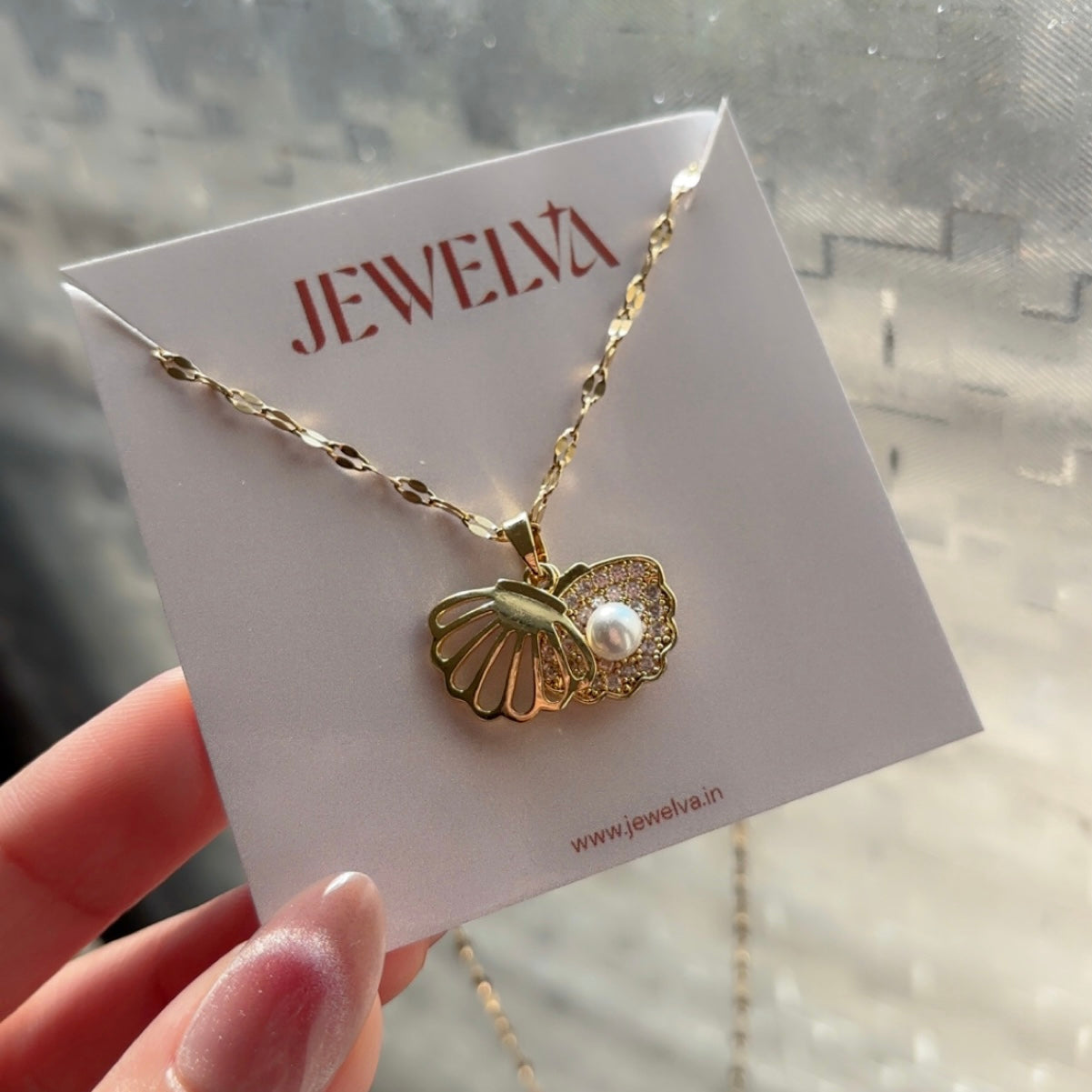 Sparkle Pearly Shell Pendant