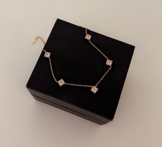 Diamonds spark necklace