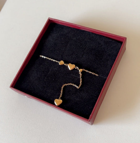 Minimal hearty bracelet