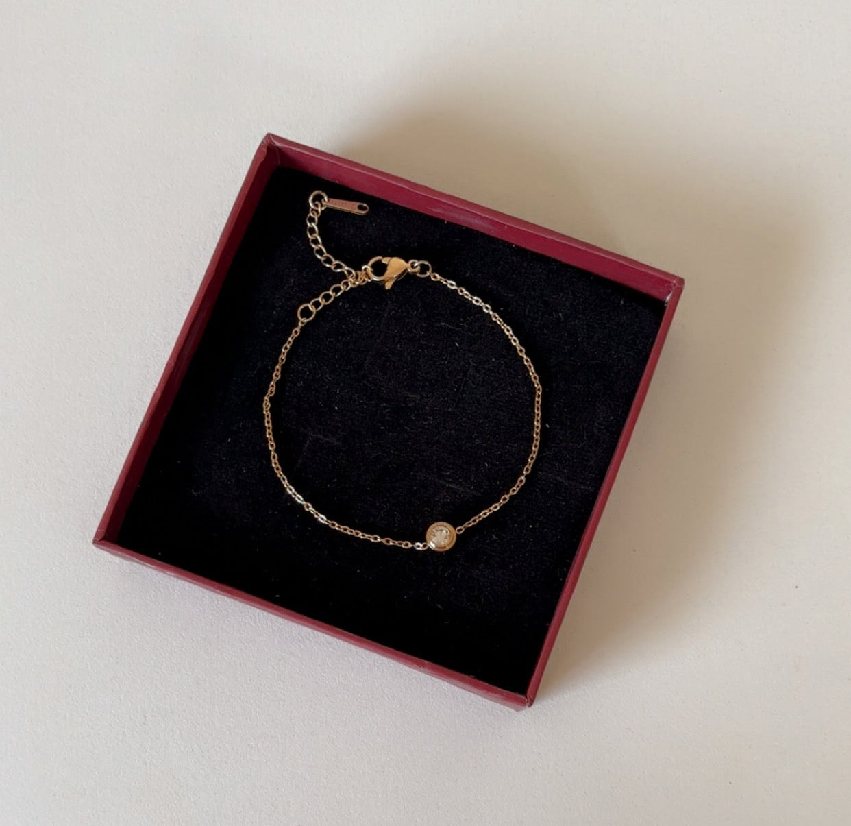 Single diamond minimal statement bracelet