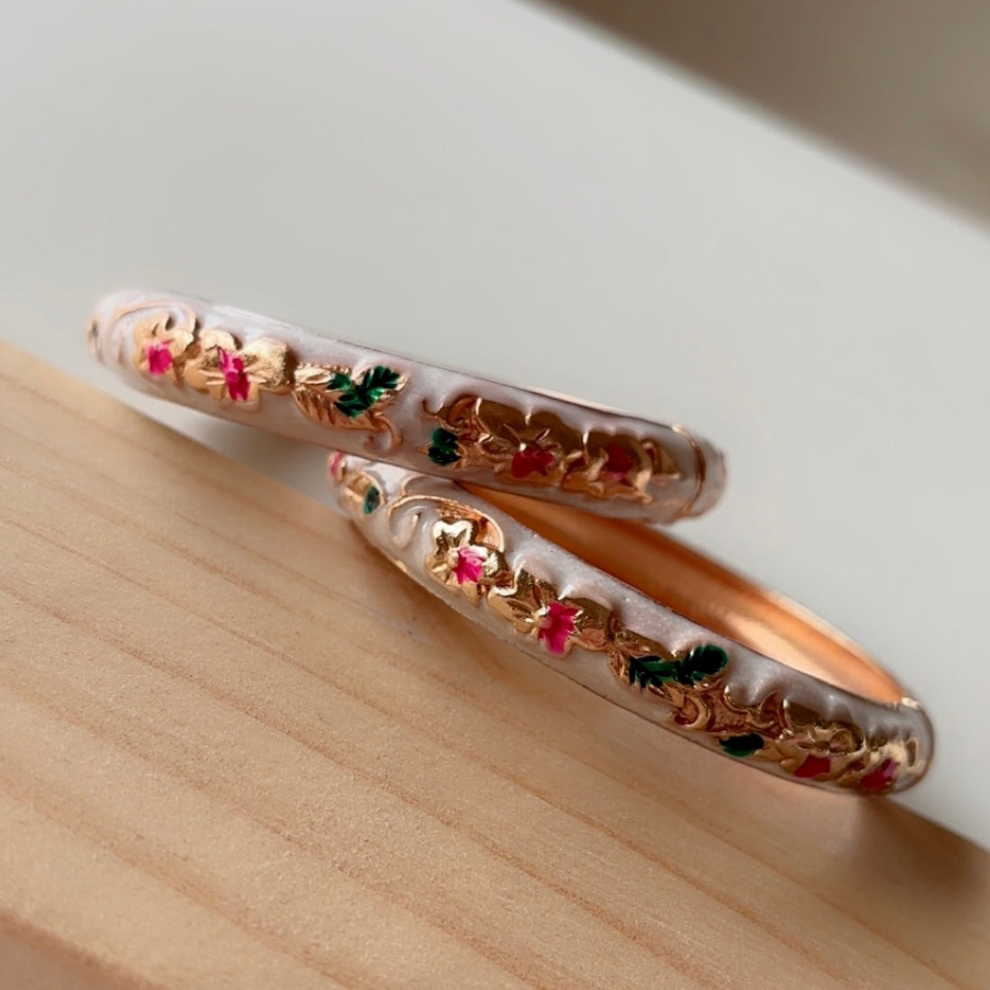 White floral bangle (set of 2) slim-medium wrist