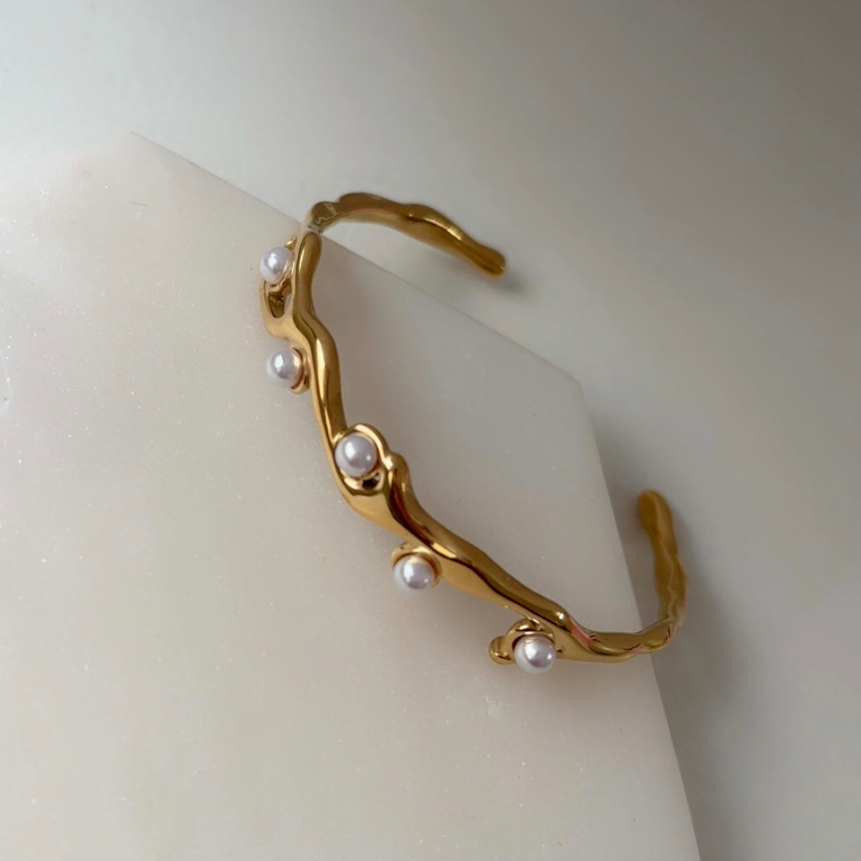 Pearl Adjustable Bracelet (for thin-medium wrist)