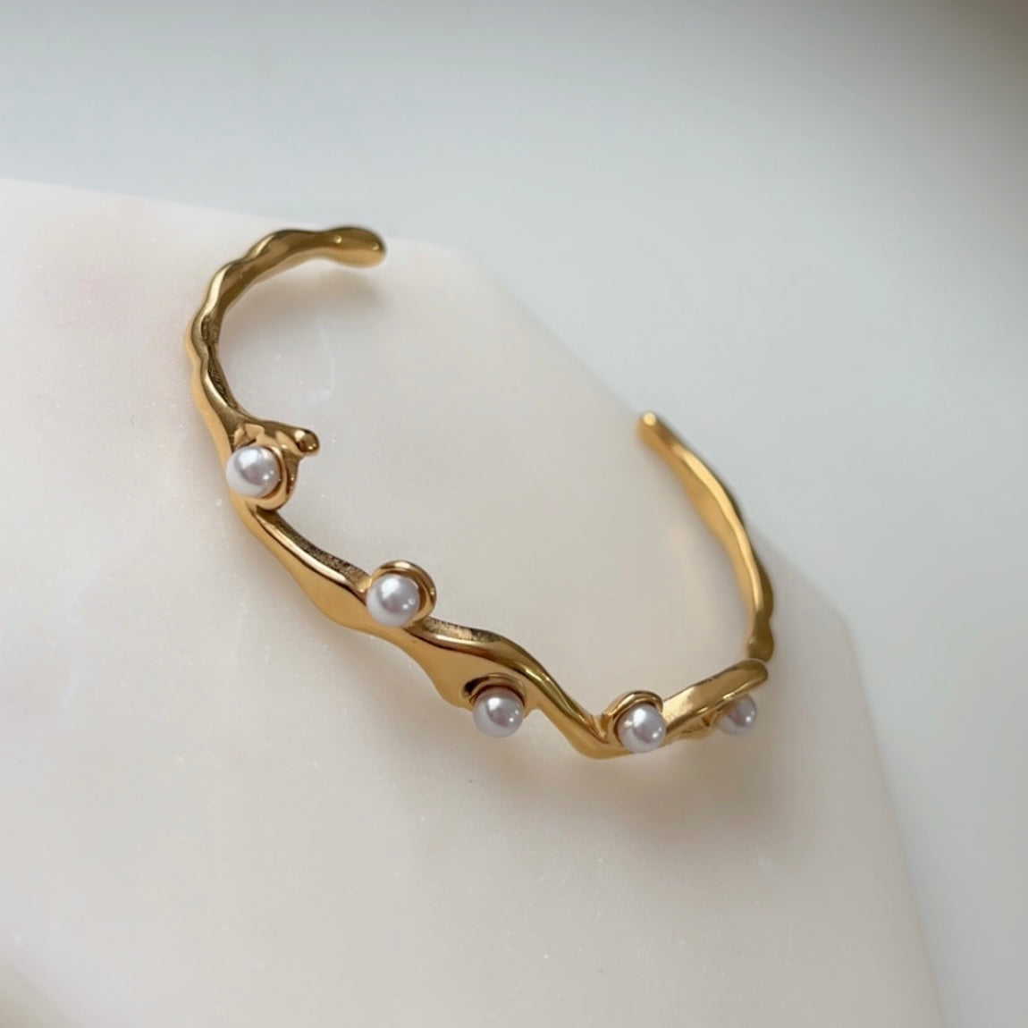 Pearl Adjustable Bracelet (for thin-medium wrist)