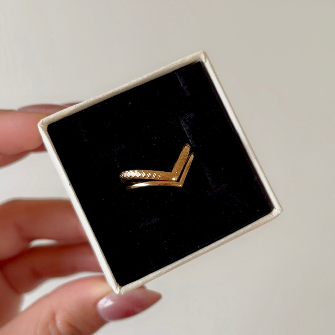 Adjustable V-ring