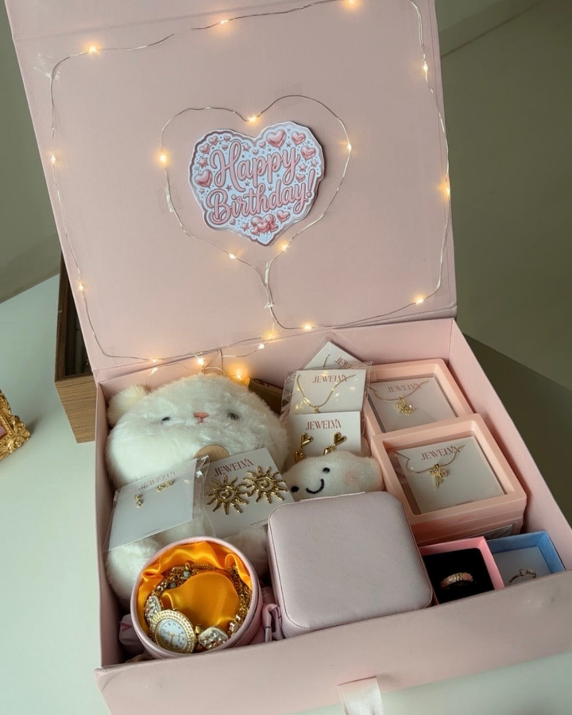 Luxe Overloaded Jewelry Hamper
