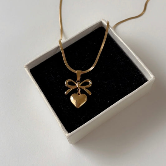 Pretty-me Bow Pendant Necklace