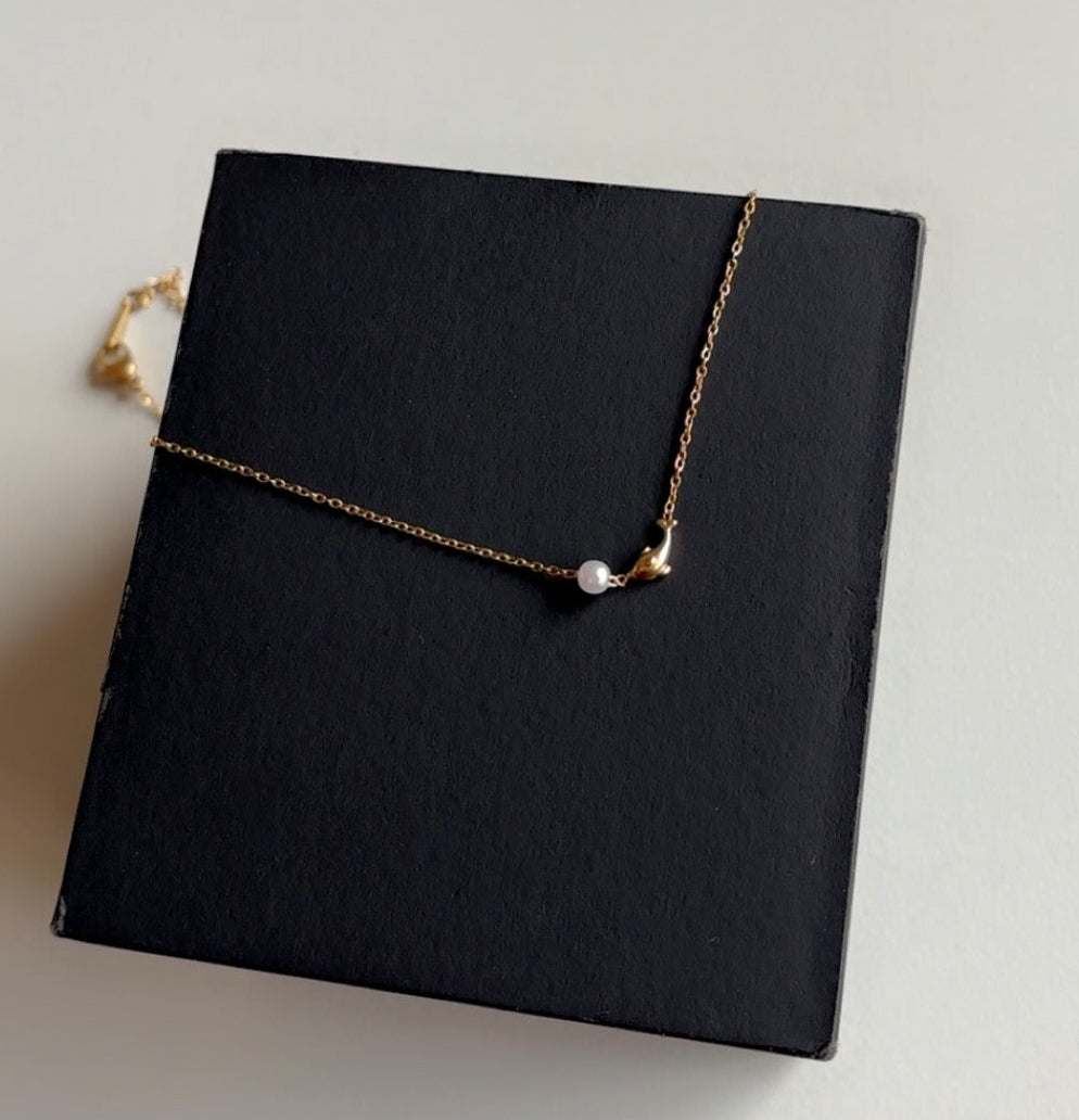 Minimal dolphin and pearl Necklace