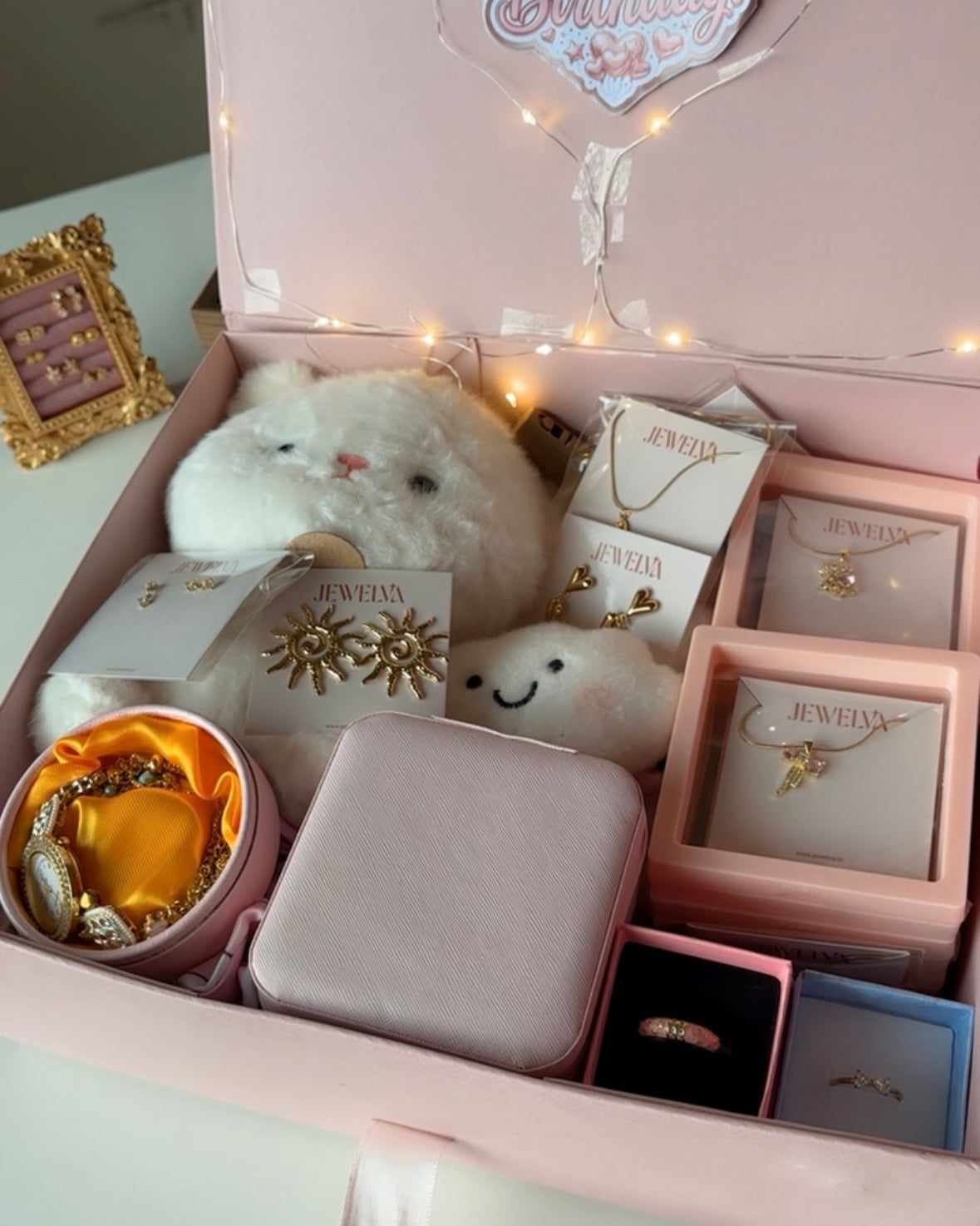 Luxe Overloaded Jewelry Hamper