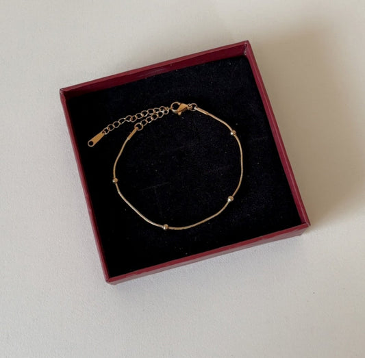 Minimal elegant bracelet