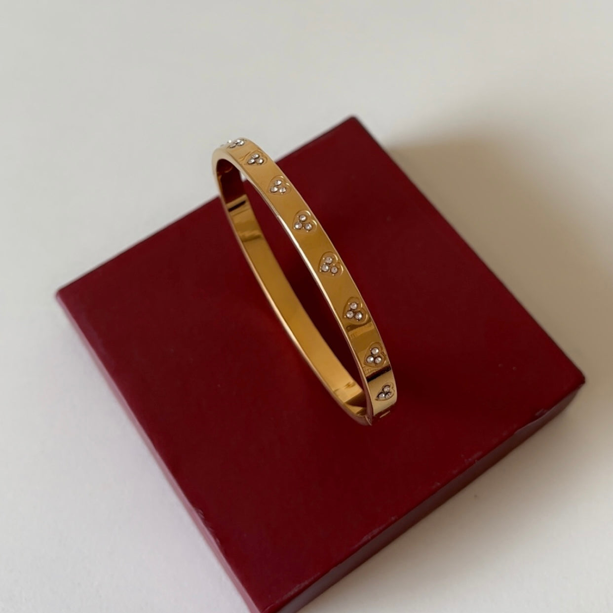 Hearty-heart diamond bangle bracelet