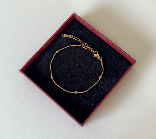 Minimal elegant bracelet