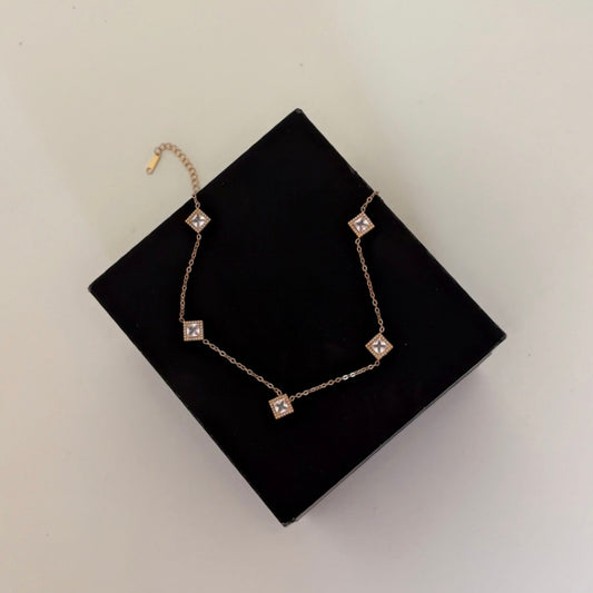 Diamonds spark necklace