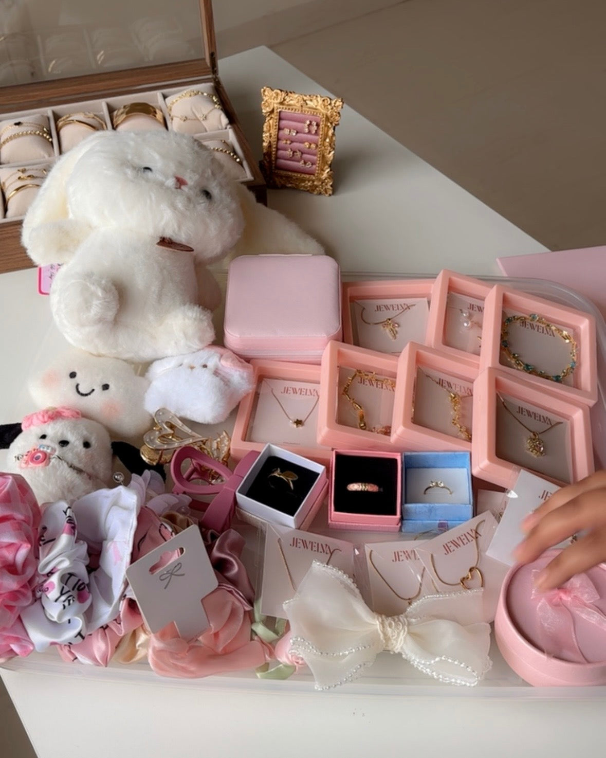 Luxe Overloaded Jewelry Hamper
